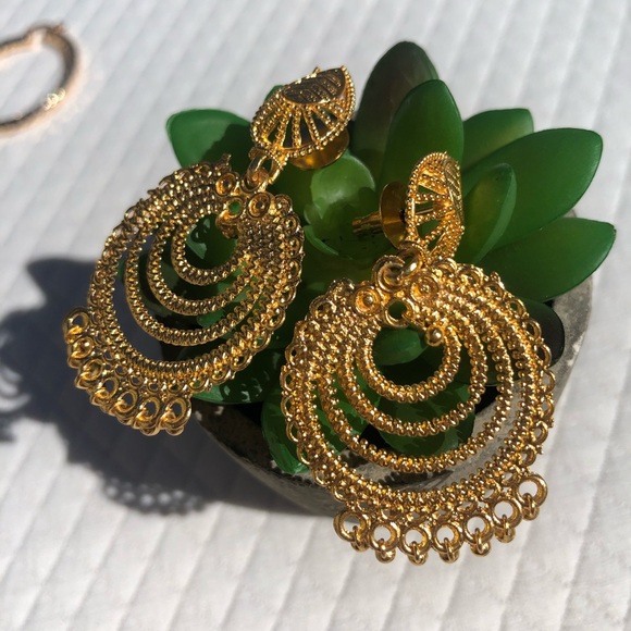 Beautiful timeless classic earrings 💛 - Picture 10 of 10